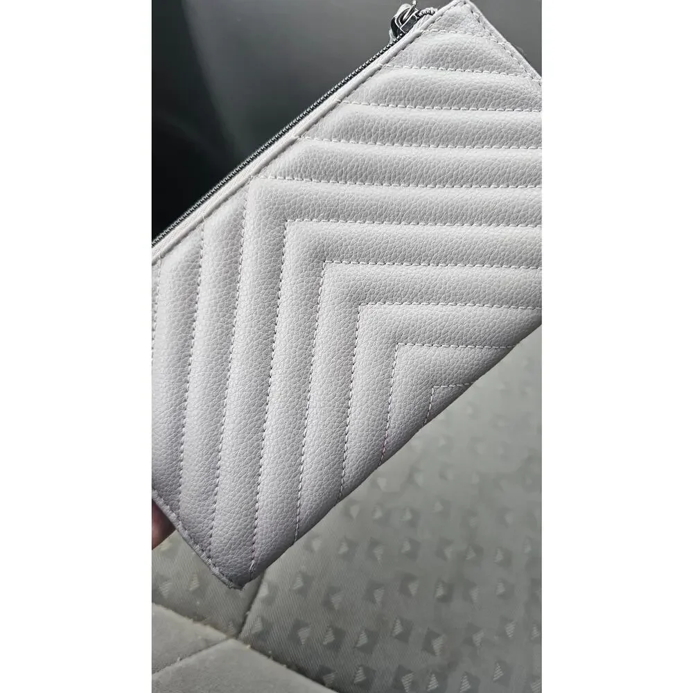 Victoria’s Secret Gray Pebbled V Quilt Zip Wallet - Picture 3 of 3